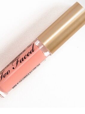 2 lippie’s -Too Faced Liquid Lipstick in Peachy Nude Pink